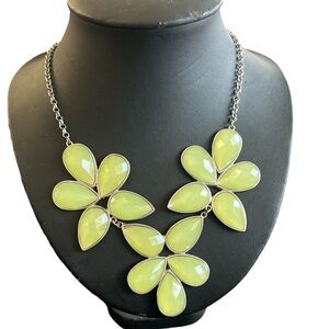 Vintage pendant style green reversible necklace unbranded flower costume jewelry
